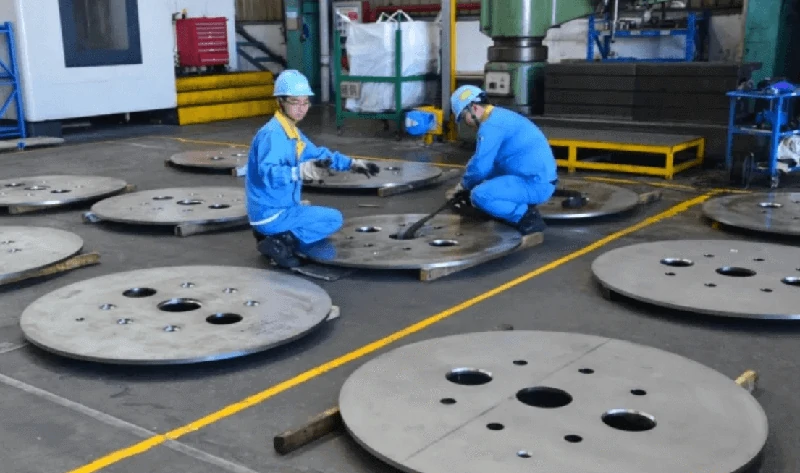 End Plates for Vacuum Chambers