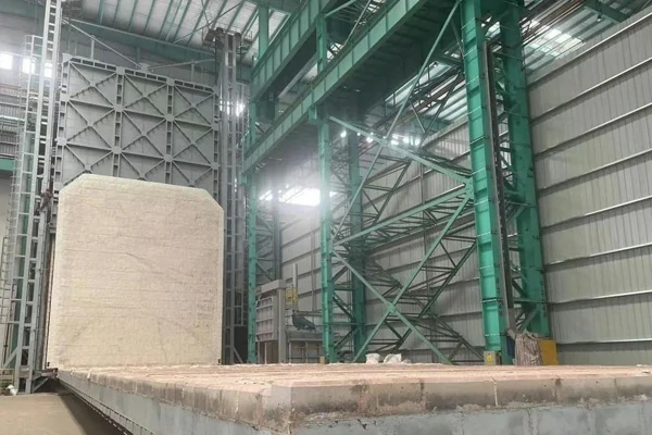 Variable volume gas heat treatment furnace